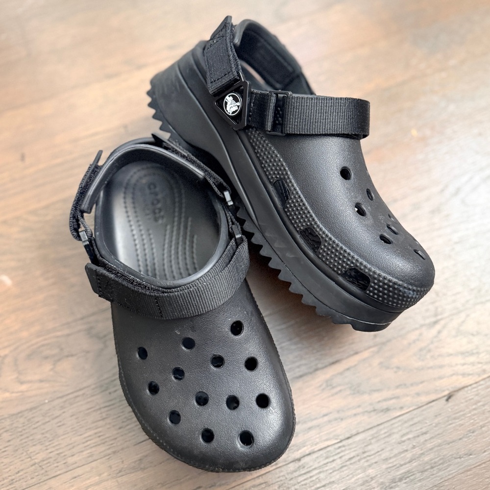 Crocs Unisex Classic black Hiker Clogs W7